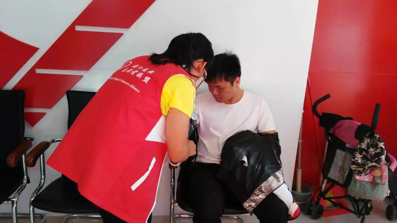万绿园志愿者服务站值勤6.jpg